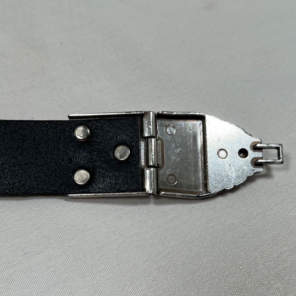 Chico’s Black Leather Adjustable Belt with Etched Silvertone Hook Buckle Sz S/M - Picture 3 of 8